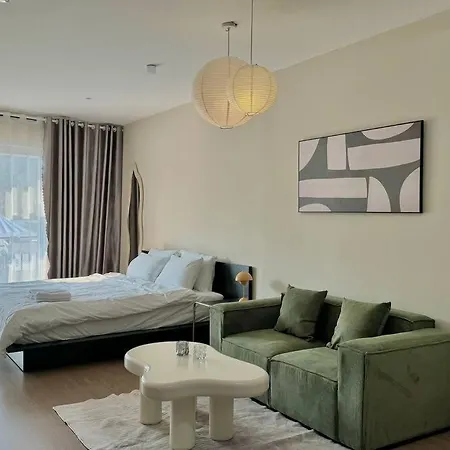 Spacious & Balcony - Walkable To Highlight Spots - Near Cong Coffee